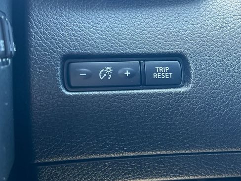 Used 2020 Nissan Rogue SV w/ Premium Package FWD image 33