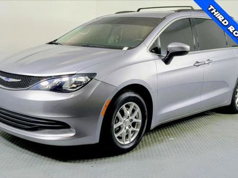 Used 2020 Chrysler Voyager Lxi image 2