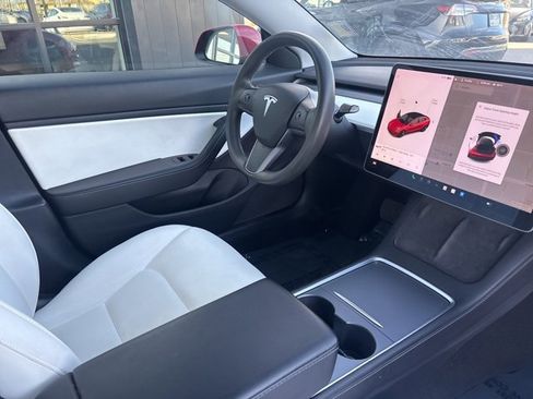 Used 2021 Tesla Model 3 Standard Range Plus image 13