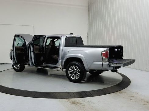 Used 2019 Toyota Tacoma Limited image 13