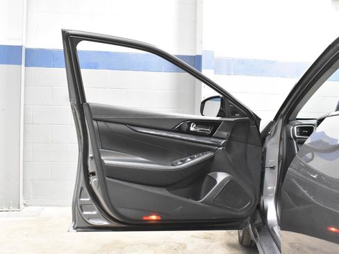 Used 2022 Nissan Maxima Platinum image 11