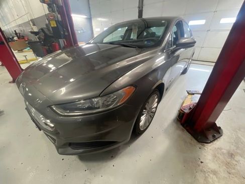 Used 2014 Ford Fusion SE image 3