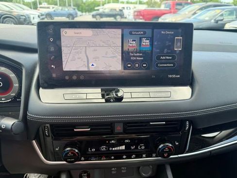 Used 2025 Nissan Rogue SL w/ Tech Package image 36