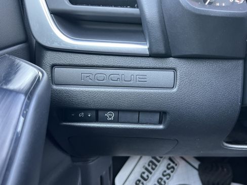 Used 2024 Nissan Rogue S image 12