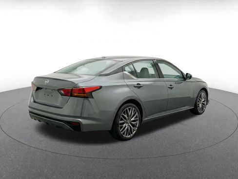 Used 2025 Nissan Altima 2.5 SV FWD image 10