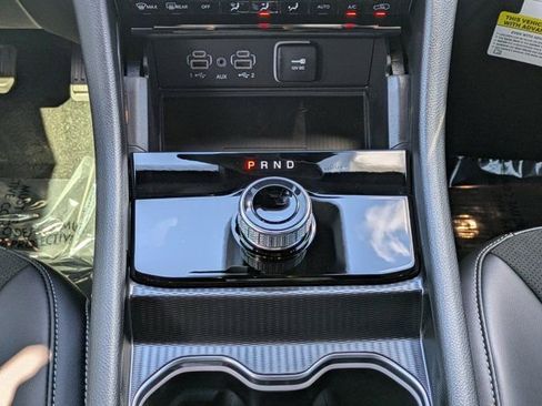 New 2025 Jeep Grand Cherokee Altitude image 17