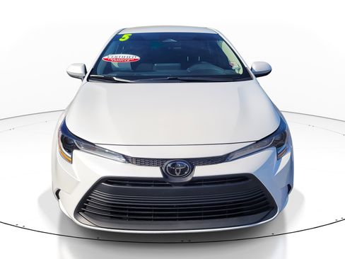 Certified 2025 Toyota Corolla LE image 2