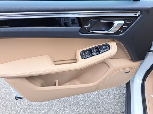 New 2026 Porsche Macan image 24