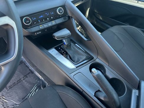 Used 2022 Hyundai Elantra SEL w/ Cargo Package FWD image 18