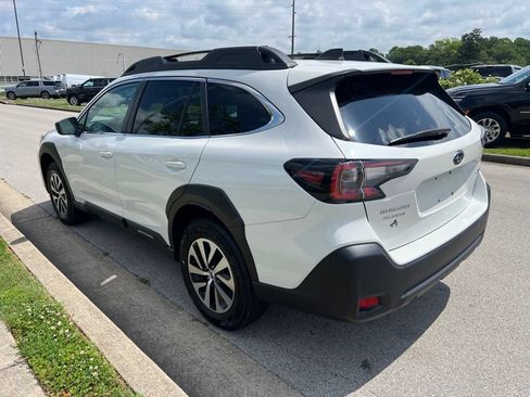 Used 2023 Subaru Outback Premium AWD/4WD image 4