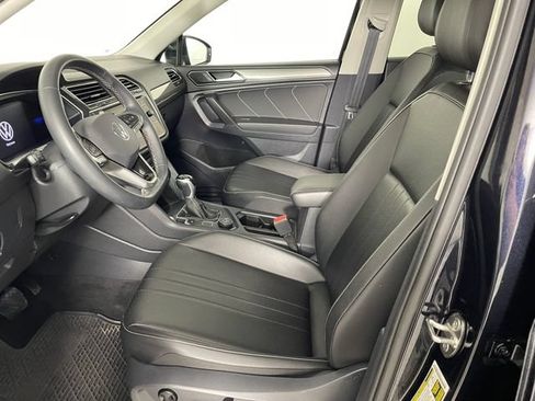Used 2022 Volkswagen Tiguan SE AWD/4WD image 2
