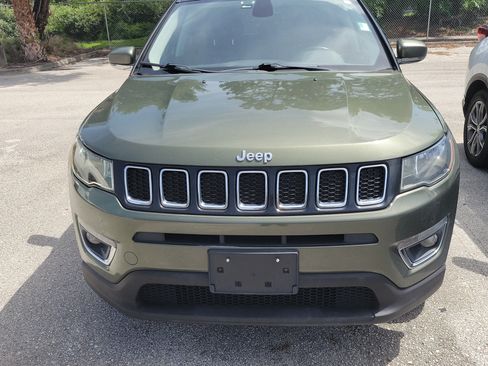 Used 2018 Jeep Compass Limited AWD/4WD image 2