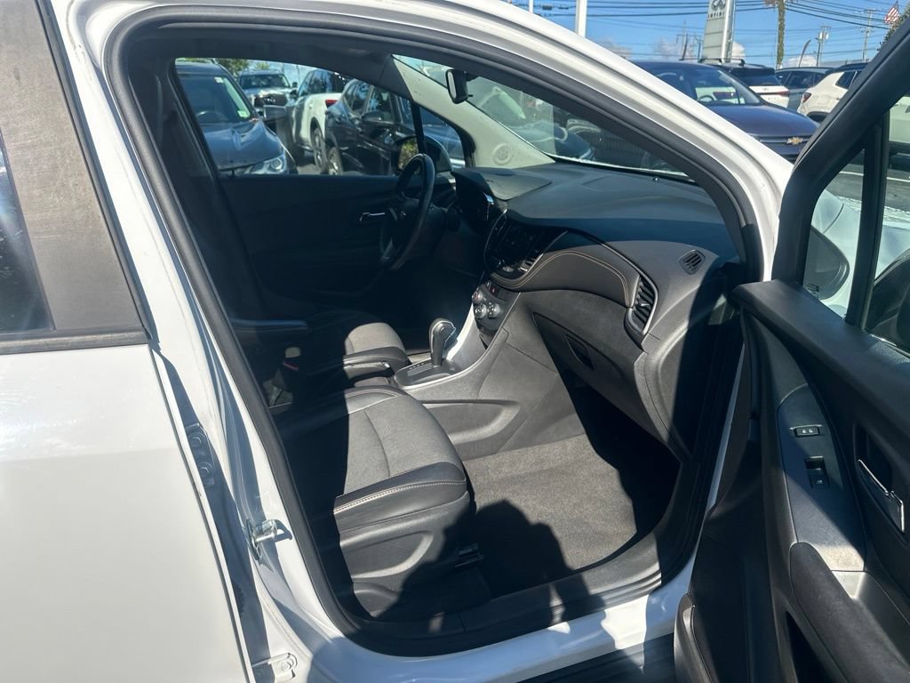 Used 2018 Chevrolet Trax LT w/ Redline Edition AWD/4WD image 42
