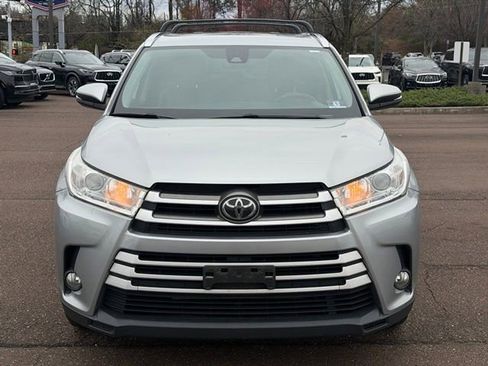 Used 2019 Toyota Highlander XLE image 2