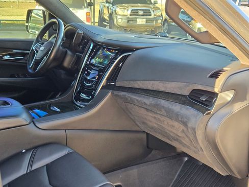 Certified 2020 Cadillac Escalade Platinum w/ Escalade Sport Edition image 30