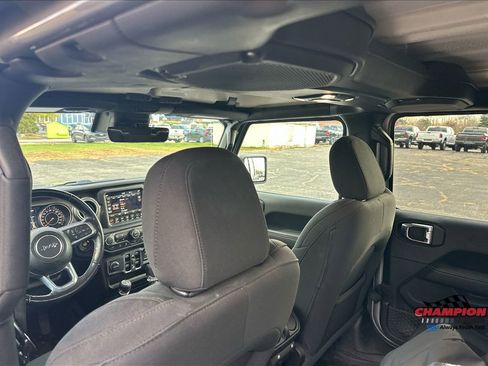 Used 2021 Jeep Gladiator Overland image 23