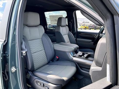 New 2026 Chevrolet Silverado 2500 ZR2 w/ LPO, Dark Essentials Package AWD/4WD image 30