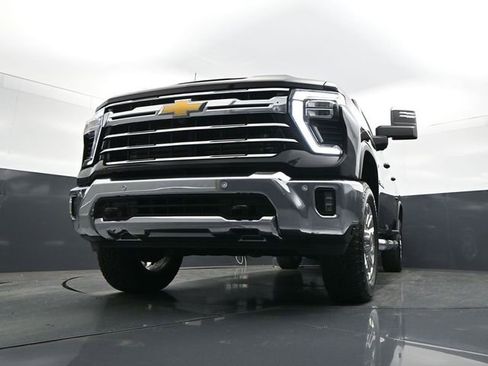 Used 2025 Chevrolet Silverado 2500 LTZ w/ LTZ Convenience Package AWD/4WD image 26