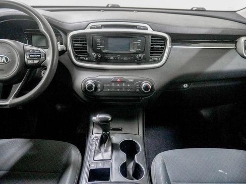 Used 2017 Kia Sorento AWD image 23