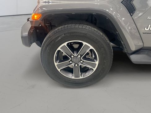 Used 2023 Jeep Wrangler Unlimited Sahara AWD/4WD image 9