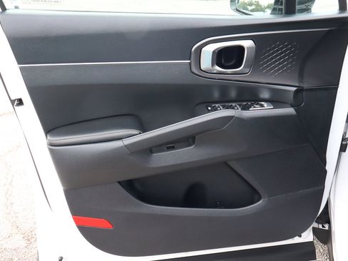 Used 2024 Kia Sorento S image 13