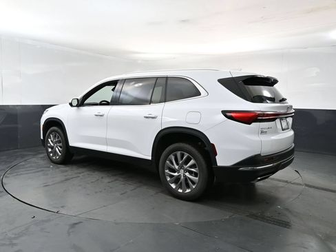 Used 2026 Buick Enclave Preferred AWD/4WD image 3