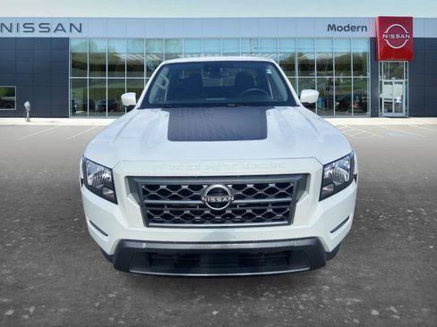 Used 2023 Nissan Frontier SV w/ Technology Package AWD/4WD image 2