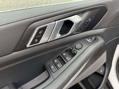 Certified 2025 BMW X5 xDrive50e w/ Premium Package image 25