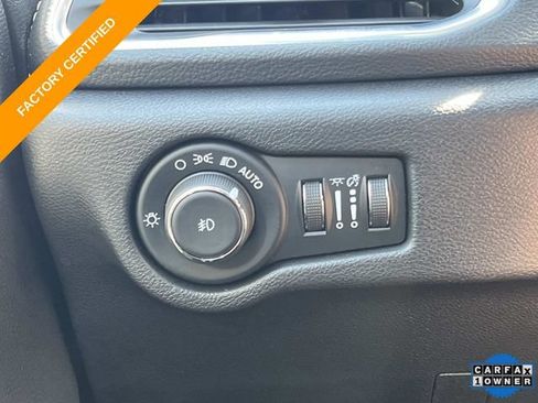 Certified 2025 Chrysler Pacifica Limited FWD image 40