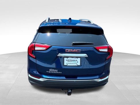Used 2022 GMC Terrain SLT w/ Infotainment Package II FWD image 4