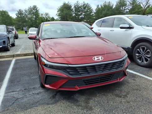 Used 2024 Hyundai Elantra SEL FWD image 11