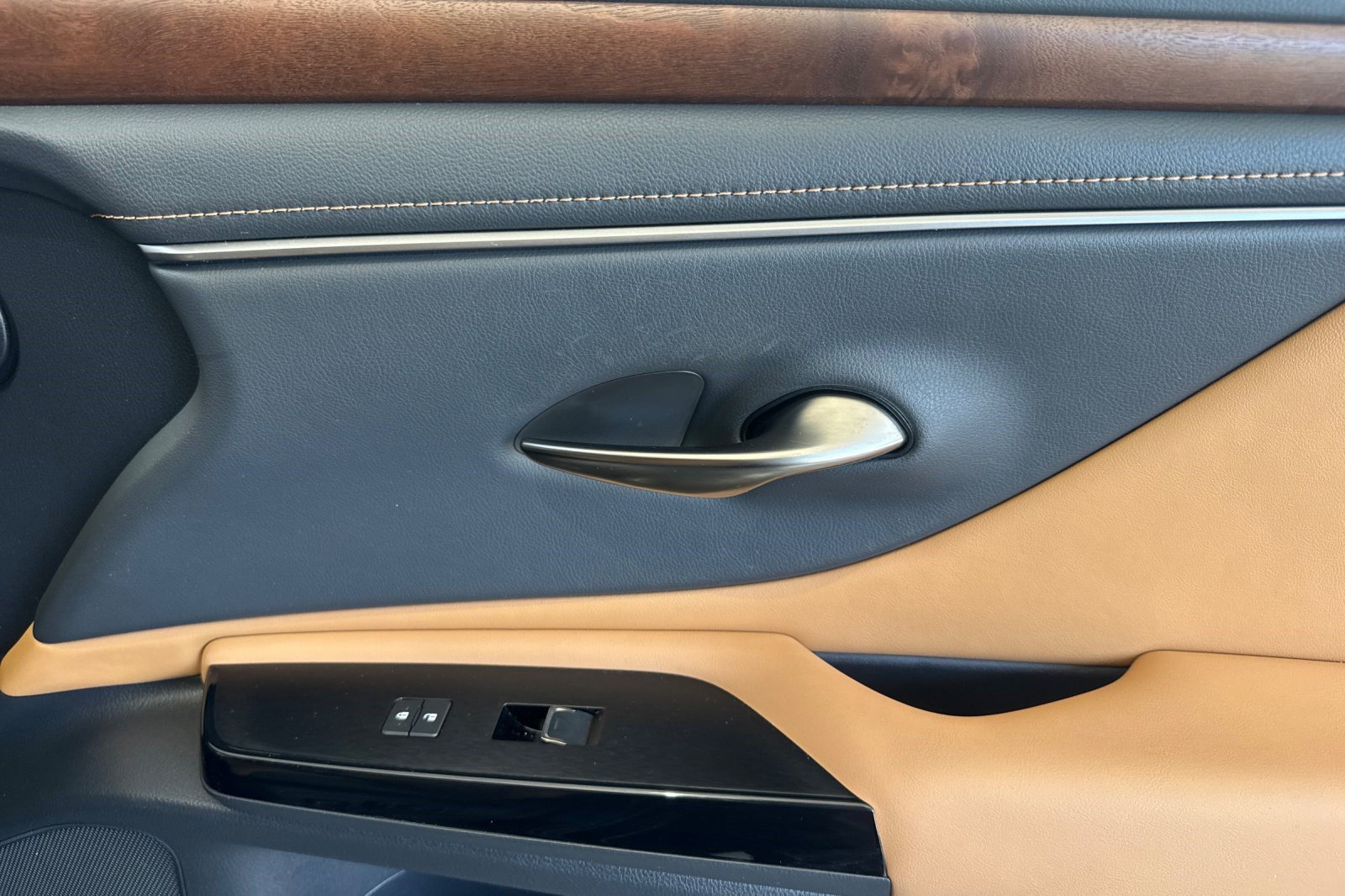 Used 2024 Lexus ES 300h w/ Premium Package FWD image 21