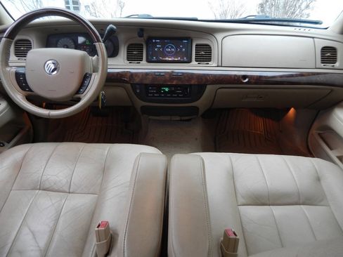 Used 2007 Mercury Grand Marquis LS image 2