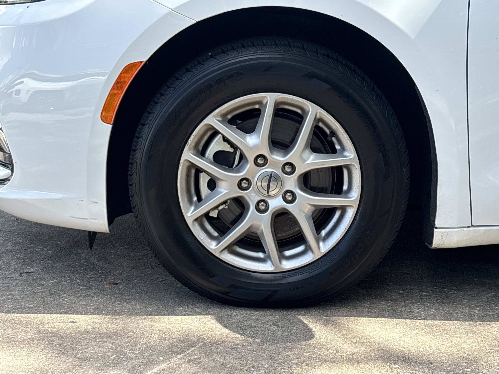 Certified 2025 Chrysler Pacifica Select FWD image 10