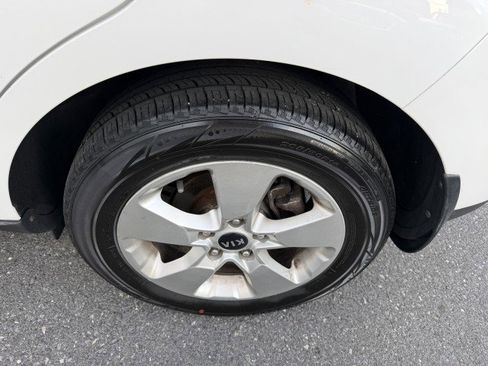 Used 2019 Kia Soul FWD image 26