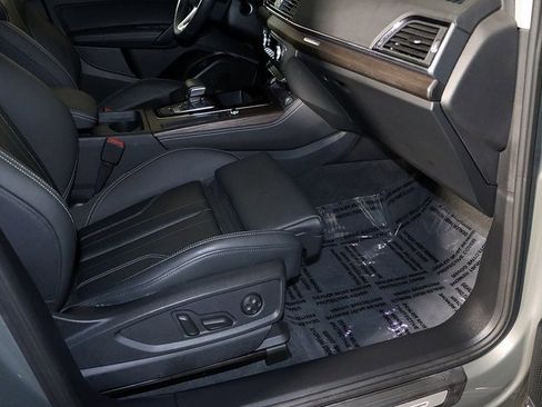 Used 2025 Audi Q5 e Premium Plus w/ Premium Plus Package image 37