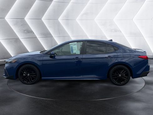 Used 2025 Toyota Camry SE FWD image 2