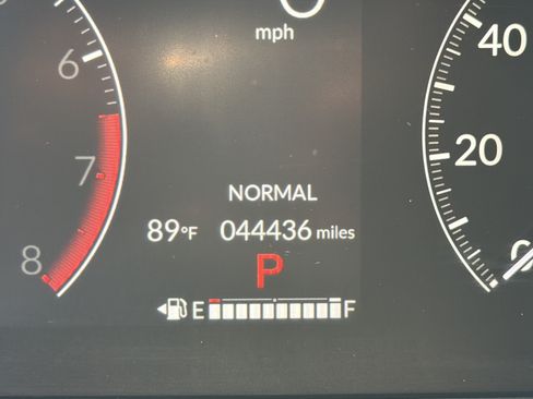 Used 2025 Honda Pilot TrailSport image 18