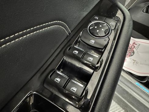 Used 2018 Ford Edge Titanium w/ Ford Safe & Smart Package FWD image 39