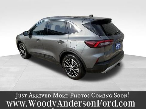 Used 2025 Ford Escape SE w/ PHEV Premium Package FWD image 5
