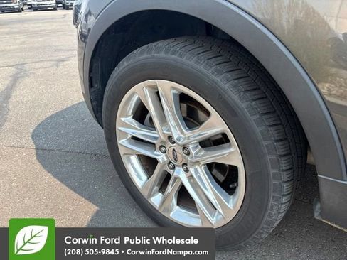Used 2017 Ford Explorer XLT w/ Equipment Group 202A AWD/4WD image 10