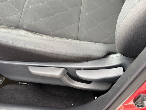 Used 2019 Nissan Kicks SV FWD image 16