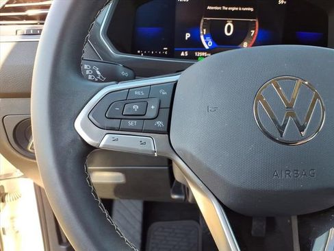 Used 2023 Volkswagen Tiguan SE image 8