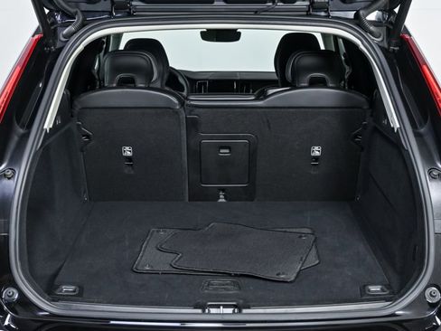 Certified 2025 Volvo XC60 B5 Core image 31