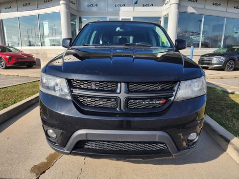 Used 2019 Dodge Journey SE w/ Connectivity Group image 2