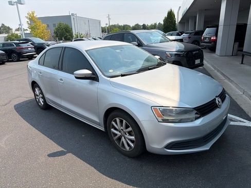 Used 2012 Volkswagen Jetta SE FWD image 2