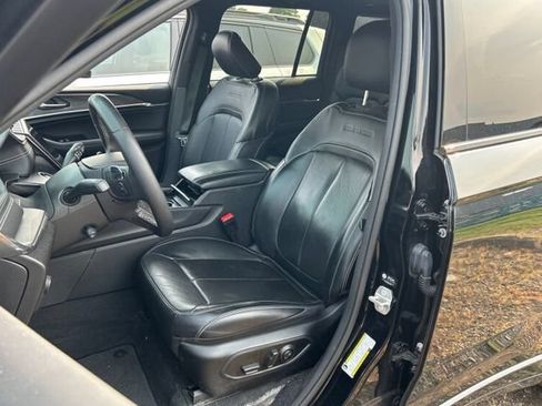 Used 2023 Jeep Grand Cherokee Overland AWD/4WD image 18