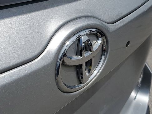 Used 2017 Toyota Highlander SE image 6