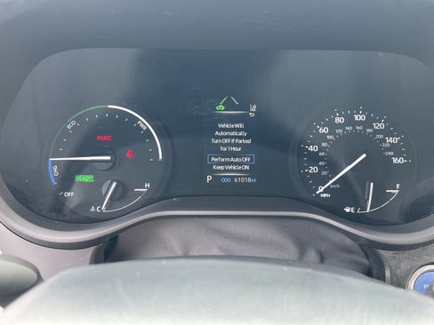 Used 2023 Toyota Sienna XLE FWD image 16