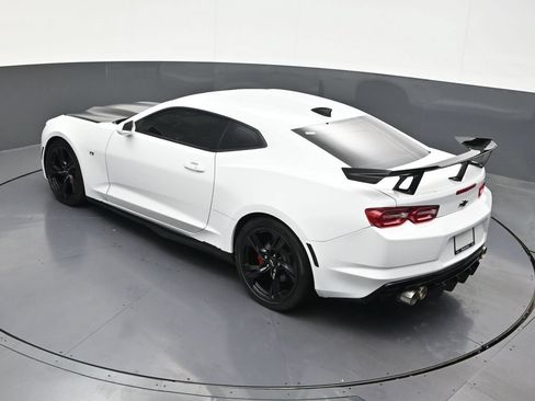 Used 2021 Chevrolet Camaro LT RWD image 18